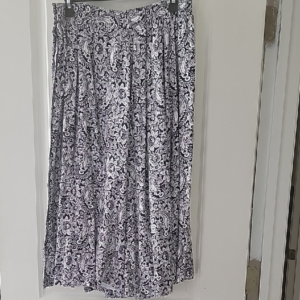 Black & White Paisley Maxi Skirt - Soft Flowing Silhouette